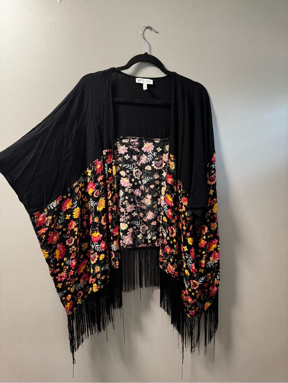 Jessica Simpson Black kimono shawl